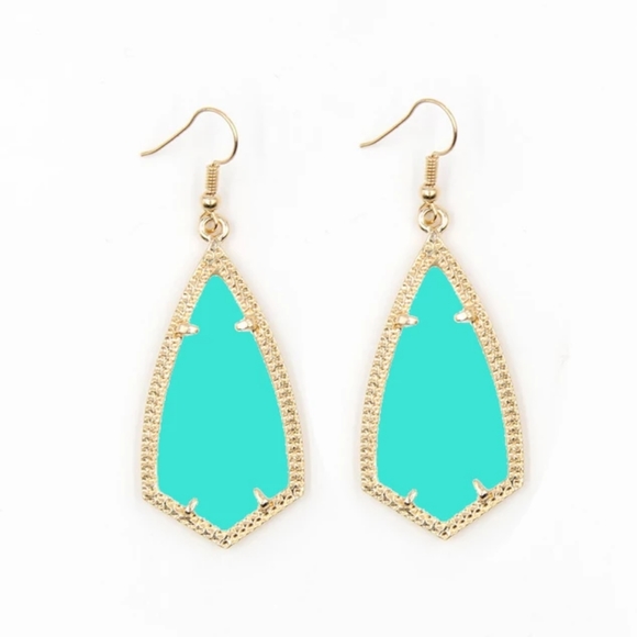 New Gorgeous 🥰 Dangle Earrings 😘 2 for $15 - Picture 3 of 9